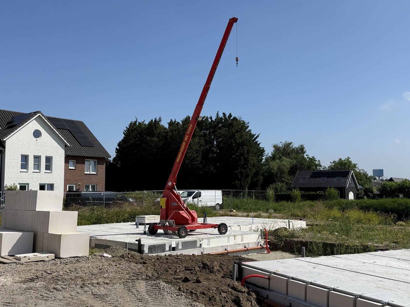 Lijmkraan op een gelegde begane grondvloer bij een vrijstaande woning