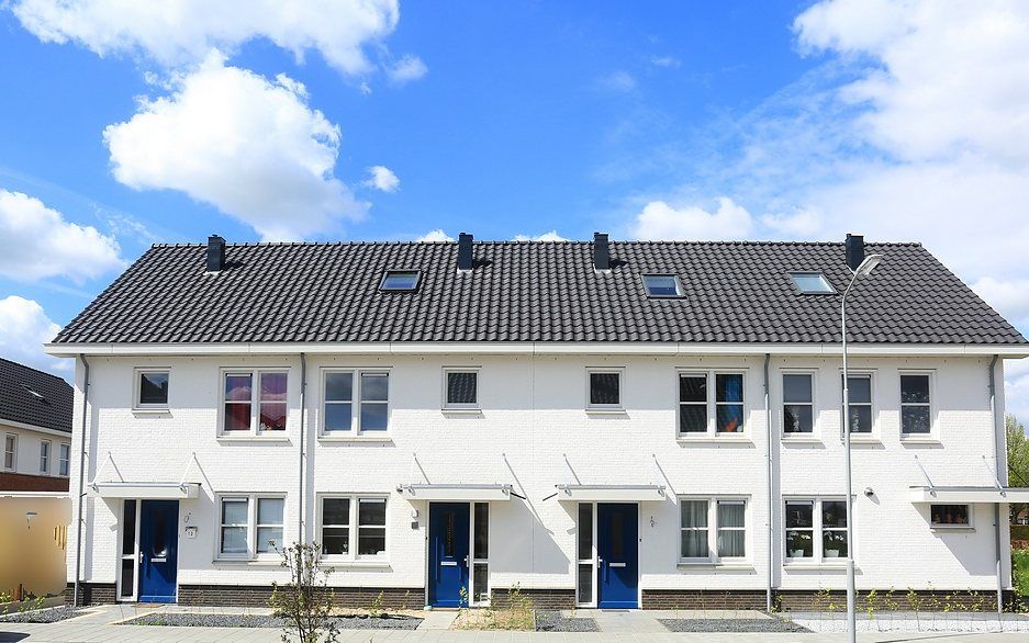 Rij woningen na oplevering